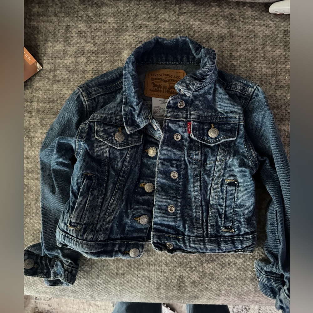 Levi’s toddler Jean Jacket - like new condition!